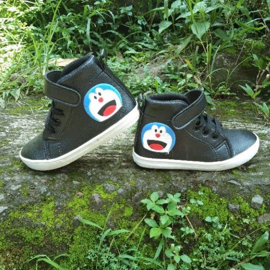 sepatu anak sekolah sneakers boots doraemon