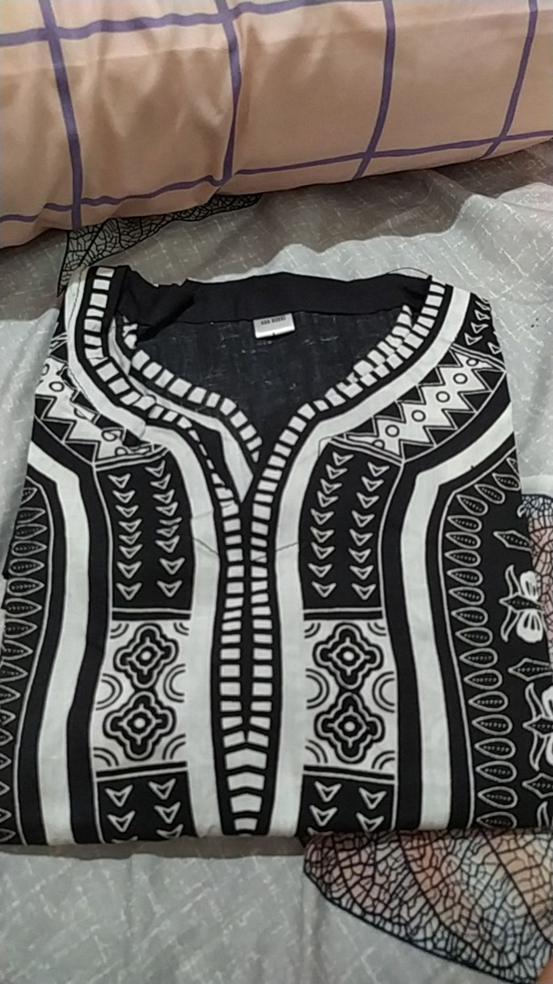 Kaos Dashiki - Kaos Batik Motif Biku Hitam Putih - Ukuran L