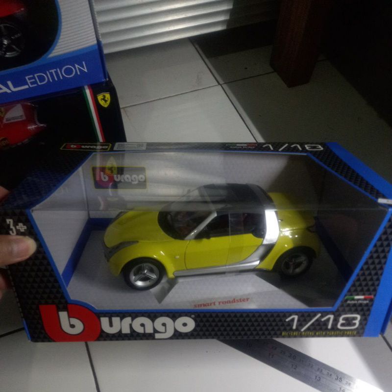 diecast miniatur mobil 1:18 smart roaster burago bahan besi mainan anak