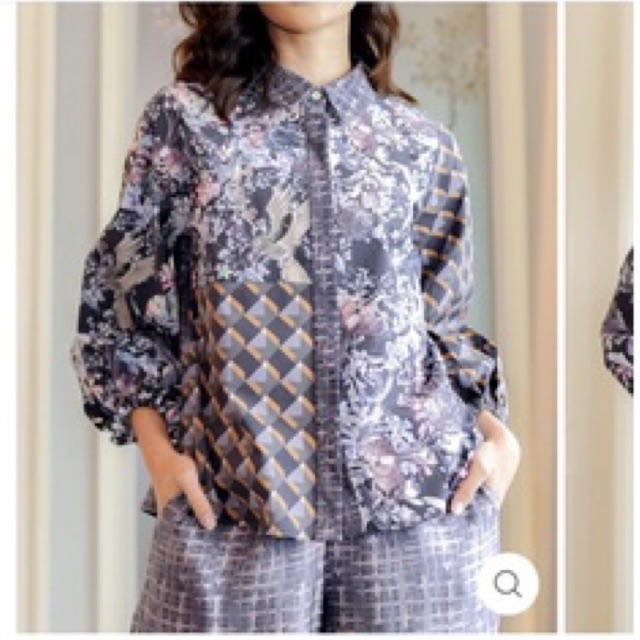 benang jarum x raisa wonderful harmony crop shirt navy