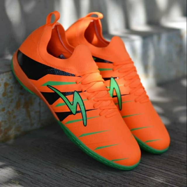 SEPATU FUTSAL SPECS ACCELERATOR VELOCITY IN ORANGE