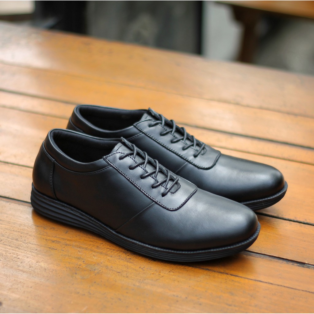 Accent Black | Sepatu Kulit Asli Vintage Klasik Casual Pria Sport Original Footwear | FORIND x Reyl