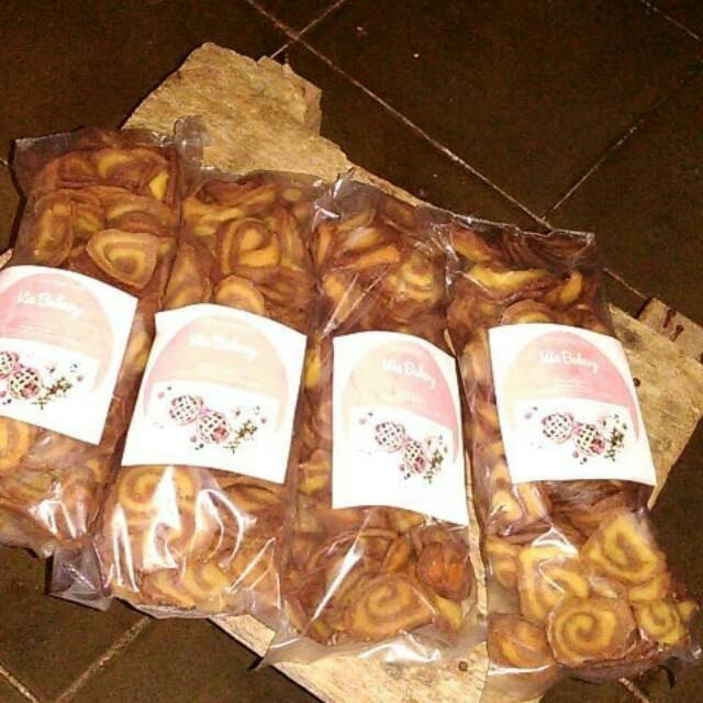 

SNACK | CAMILAN | KUE KERING KUPING GAJAH 10.000