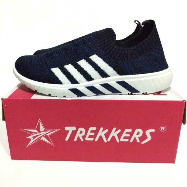 SEPATU SLIP ON TREKKERS