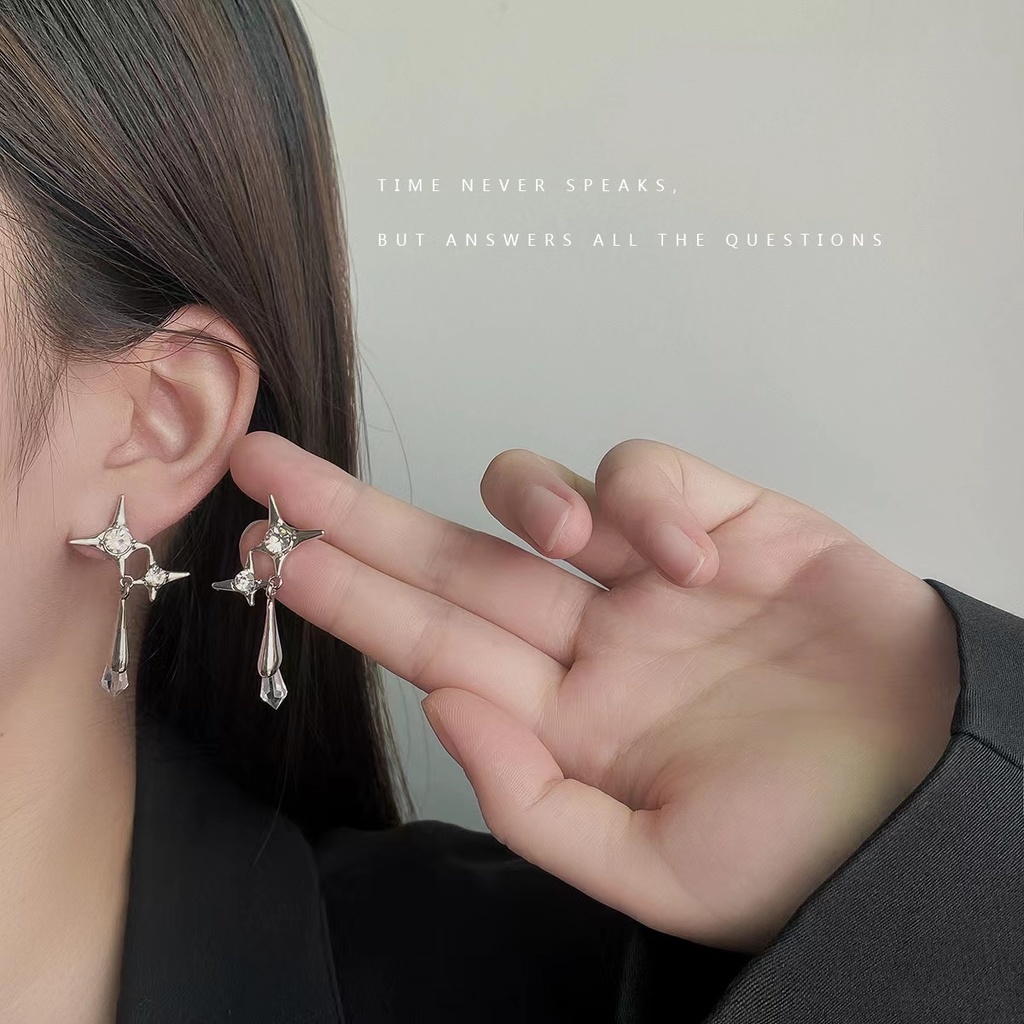 Anting Tusuk Motif Bintang / Salib Simple Untuk Wanita