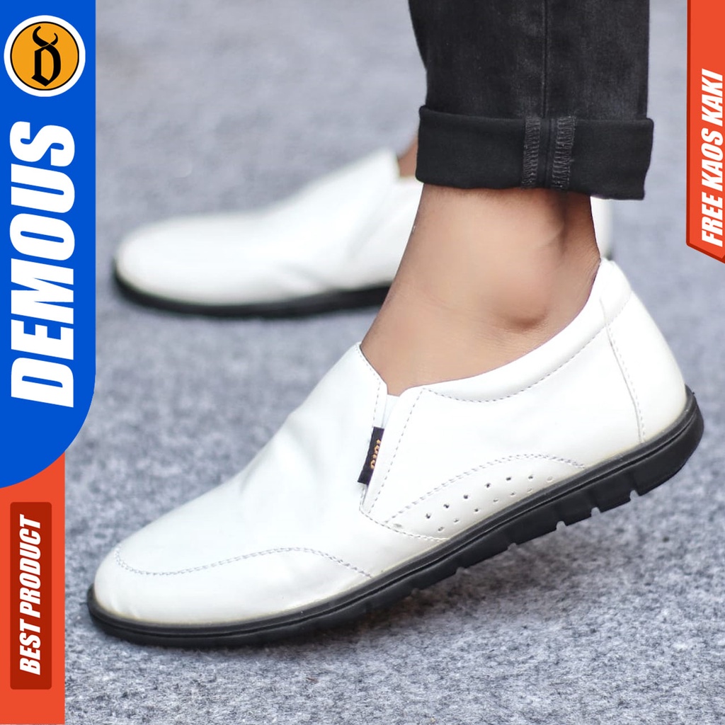 Sepatu Slip on Pria Santai Casual Formal Kulit Syntetic Kerja Kantor Kuliah Kondangan Hitam Keren Terbaru