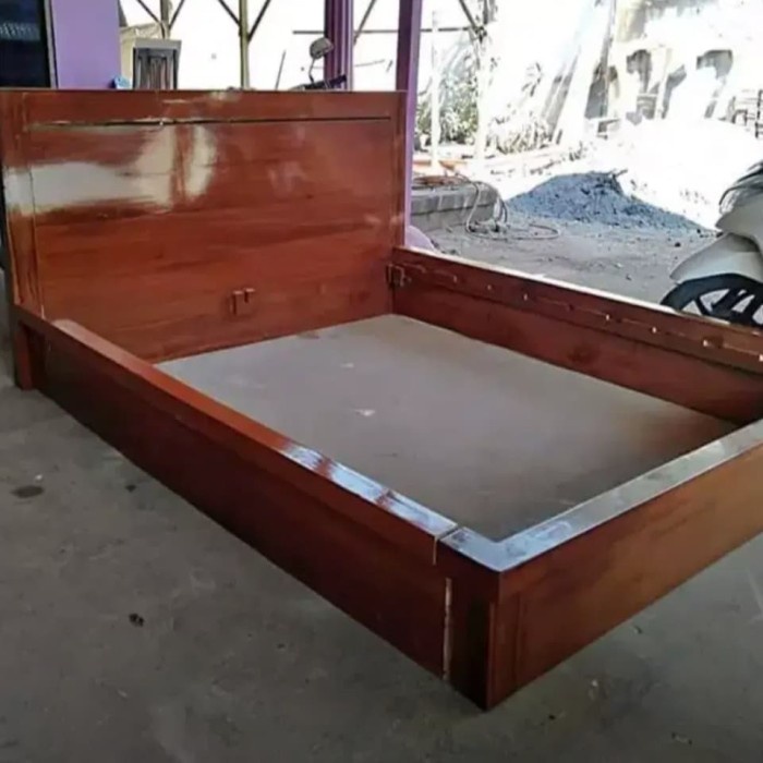 Dipan Kayu Jati Cat Putih Cat Duco 160 queen