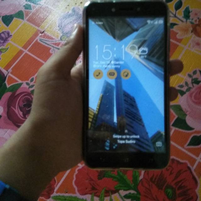 Asus Zenfone Selfie Live