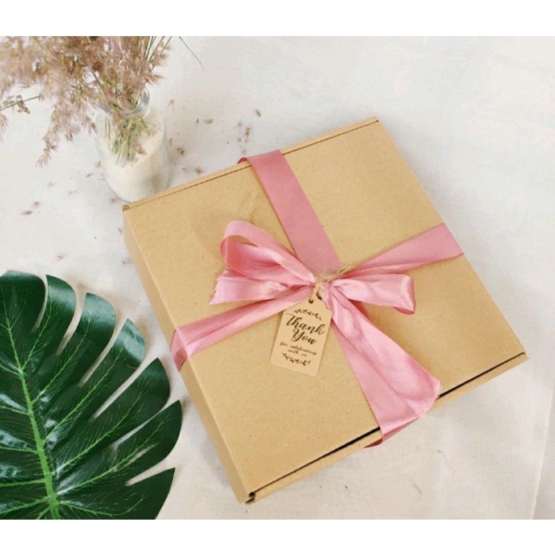 

box dus hampers+pita +ucapan