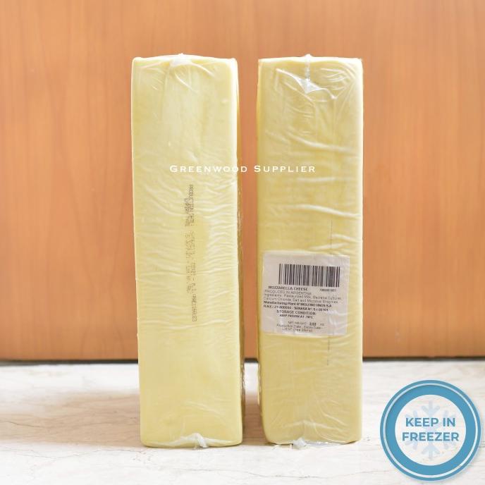 

Saputo Mozzarella Cheese / Keju MMozzarella - 3,5KG