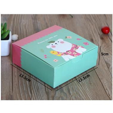 

Box Kue Coklat Cake 13 x13 Motif Beruang Toska Bingkisan Natal Imlek