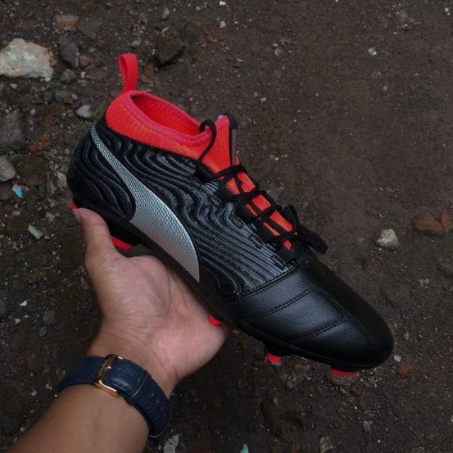 Puma One 18.3 FG black silver 104538 01