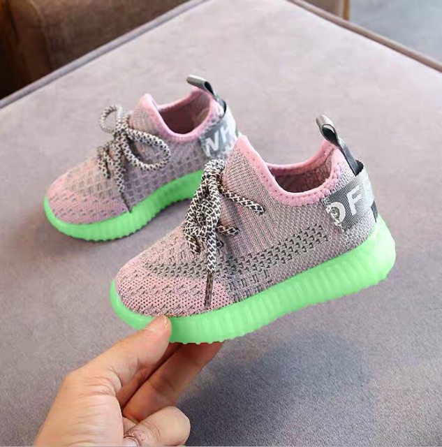 7.7   TERMURAH SEPATU ANAK YEEZY Glow in the dark. Bisa Gojek. Untuk anak 1-5 tahun #Shopeehaul