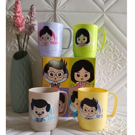GELAS MUG FAMILY / GELAS CANGKIR PLASTIK KARAKTER MY FAMILI 1 SET