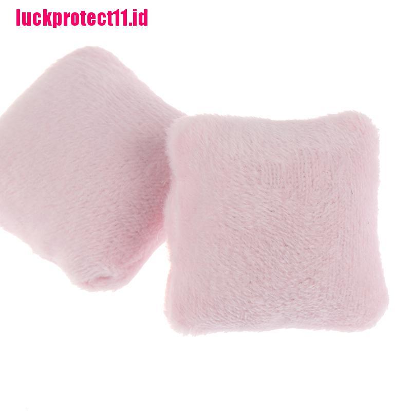 Lucktoy 4pcs / Set Miniatur Bantal Sofa Skala 1: 12 Untuk Aksesoris Rumah Boneka