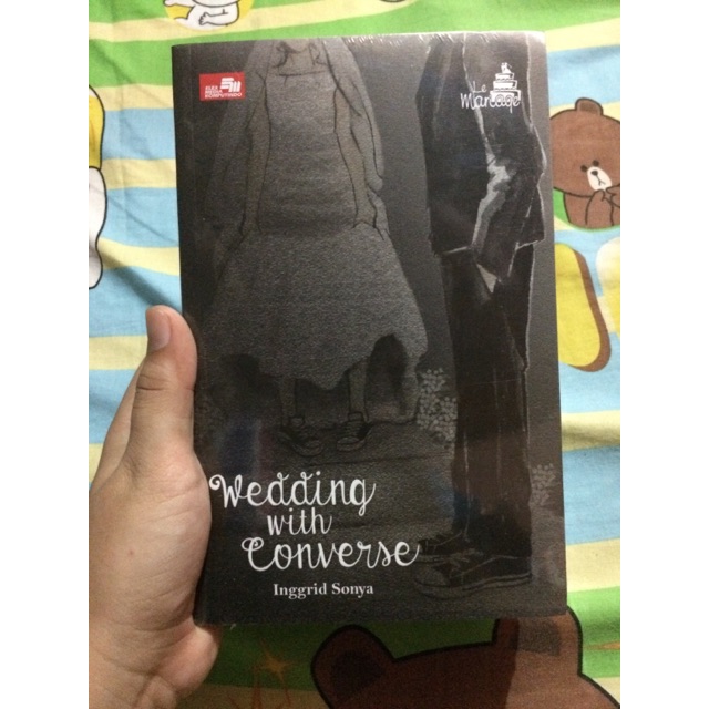 Novel Wedding With Converse