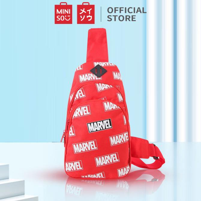[[BISA COD]] MINISO Marvel Tas Selempang Pria Crossbody Chest Bag Fashion untuk Sek - Merah