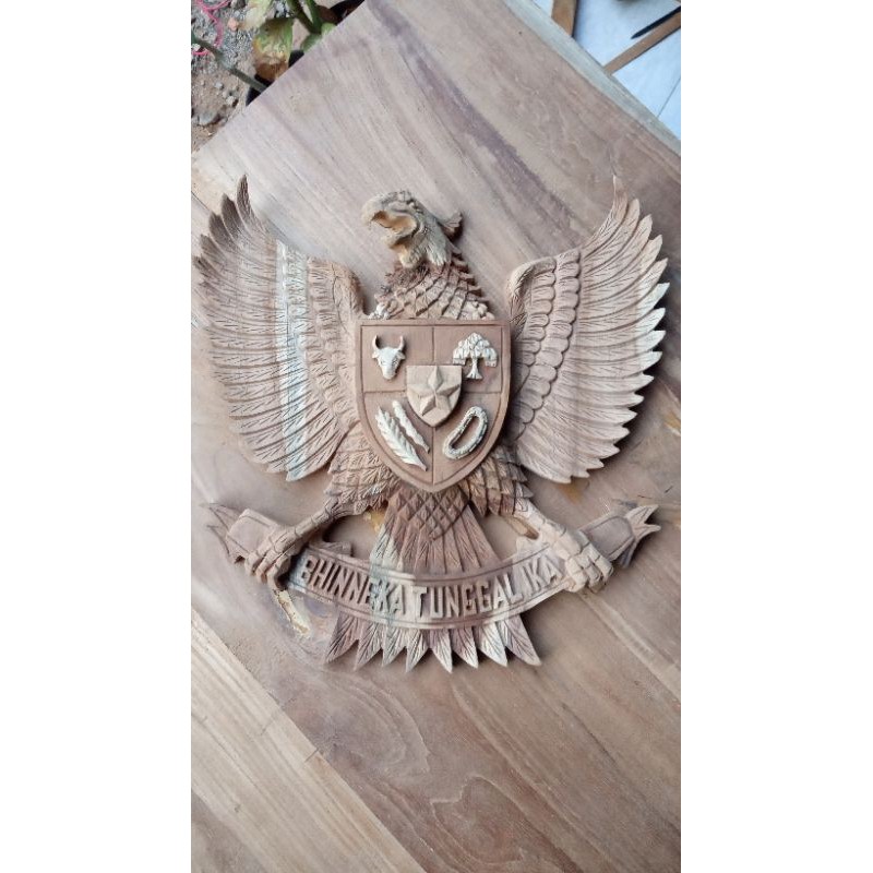 garuda Pancasila kayu jati