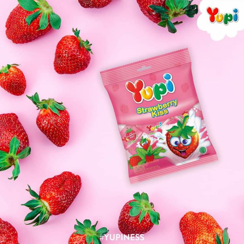 Permen Yupi gummy candy Strawberry Kiss Fruity Puff 120 gr