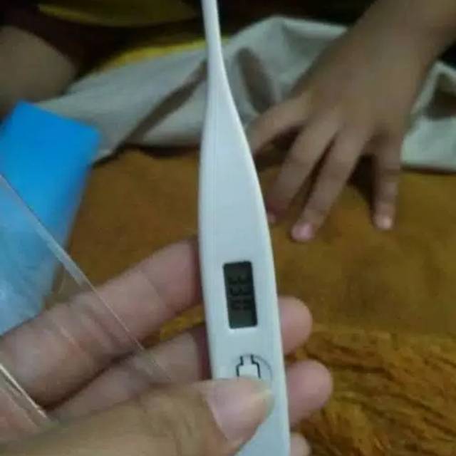 Termometer digital  pengukur suhu badan