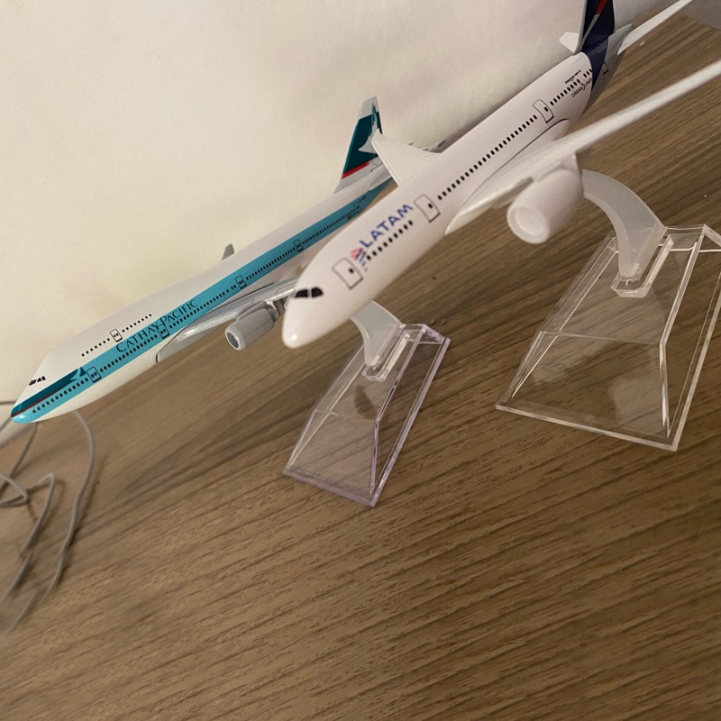 Miniatur Diecast Pesawat Airbus 380 Bahan Metal A380 Aviation 15cm Untuk Koleksimainan