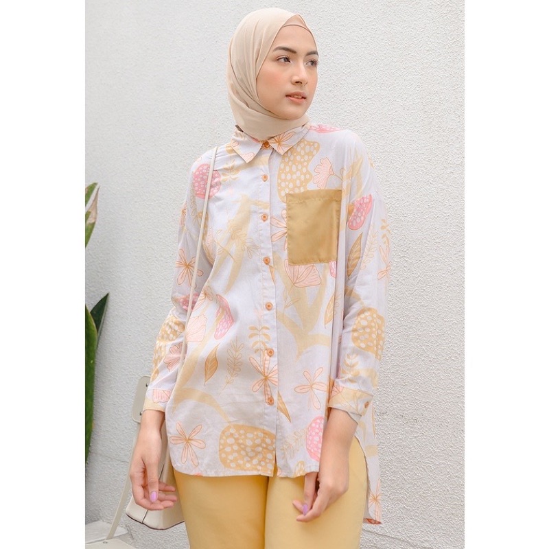 Blouse EXIT SIGNATURE