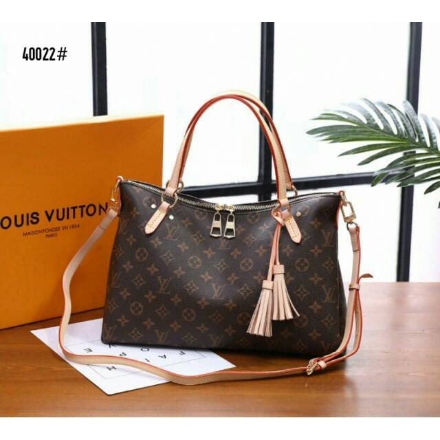 LOUIS VUITTON LYMINGTON BAG
