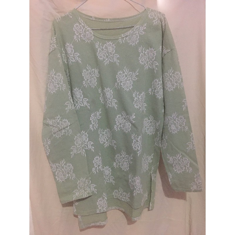 Preloved KAOS LENGAN PANJANG BUNGA