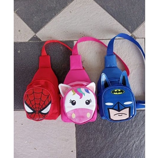 tas slempang anak karakter.
