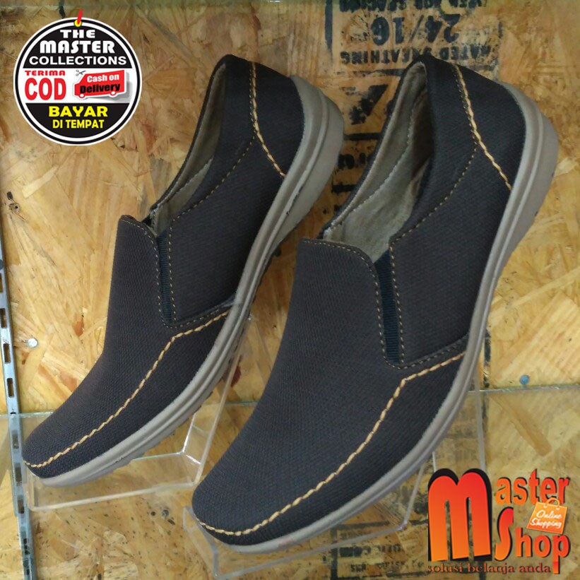 Sepatu Casual Pria Warna Coklat Terbaru