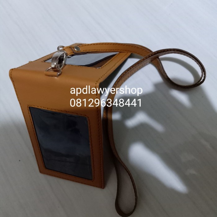 

Hari Ini Name Tag Id Card Tali Kulit Warna Coklat 2 Muka Magnet Kwalitas Bagus Trendi