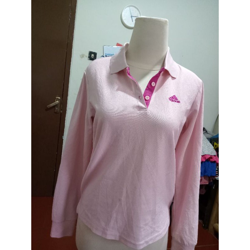baju olahraga berkerah