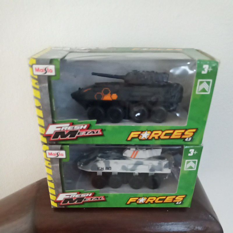 Tank Maisto Army Forces Hitam Putih