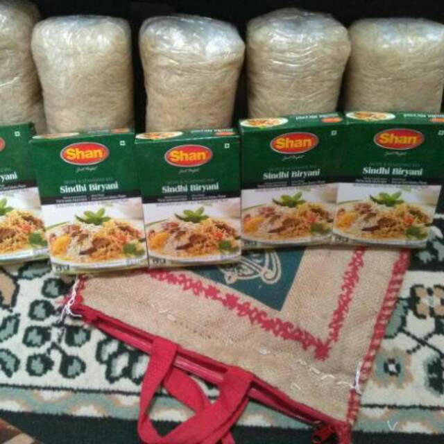 

PAKET PROMO BERAS INDIA BASMATI PREMIUM 1kg + BUMBU SHAN BIRYANI