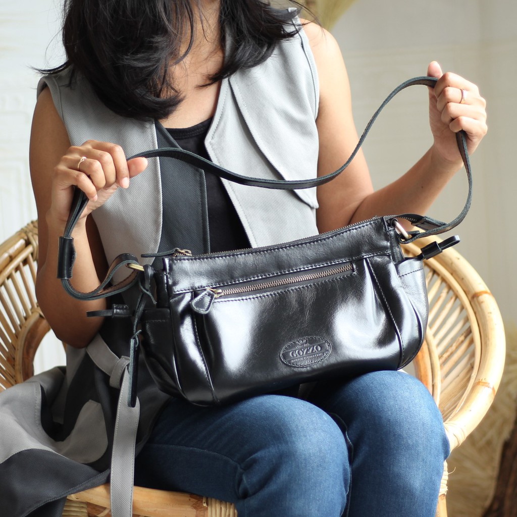 TERBARU !! TAS SELEMPANG WANITA KULIT ASLI KARININA HITAM / FREE GRAVIR NAMA KAMU