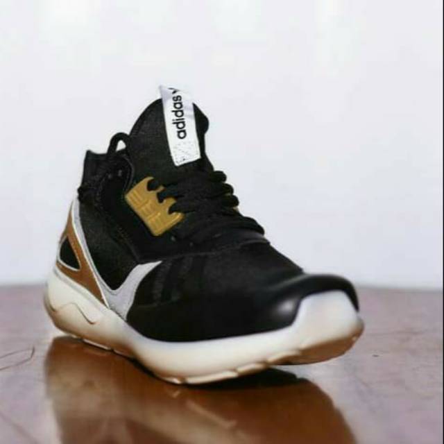 Sepatu Sport/ Sepatu Adidas/ Adidas/ Sepatu Wanita