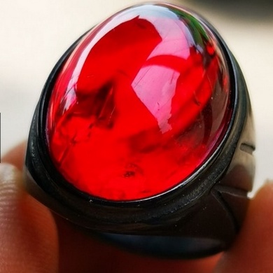 Batu permata merah siam pecah seribu