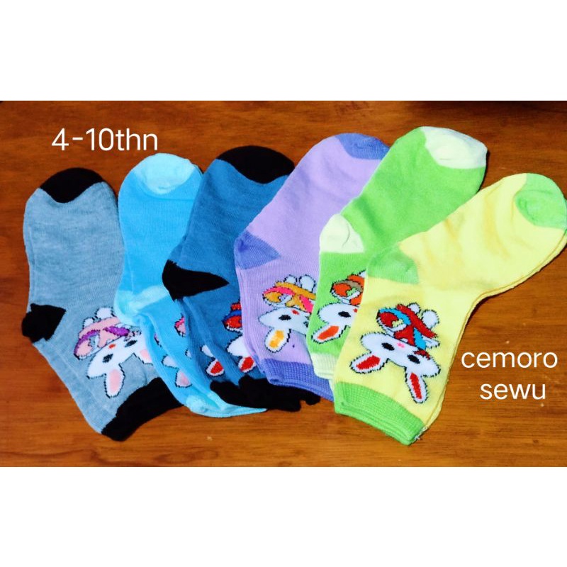 kaos kaki anak usia 3-8 tahun bermotif