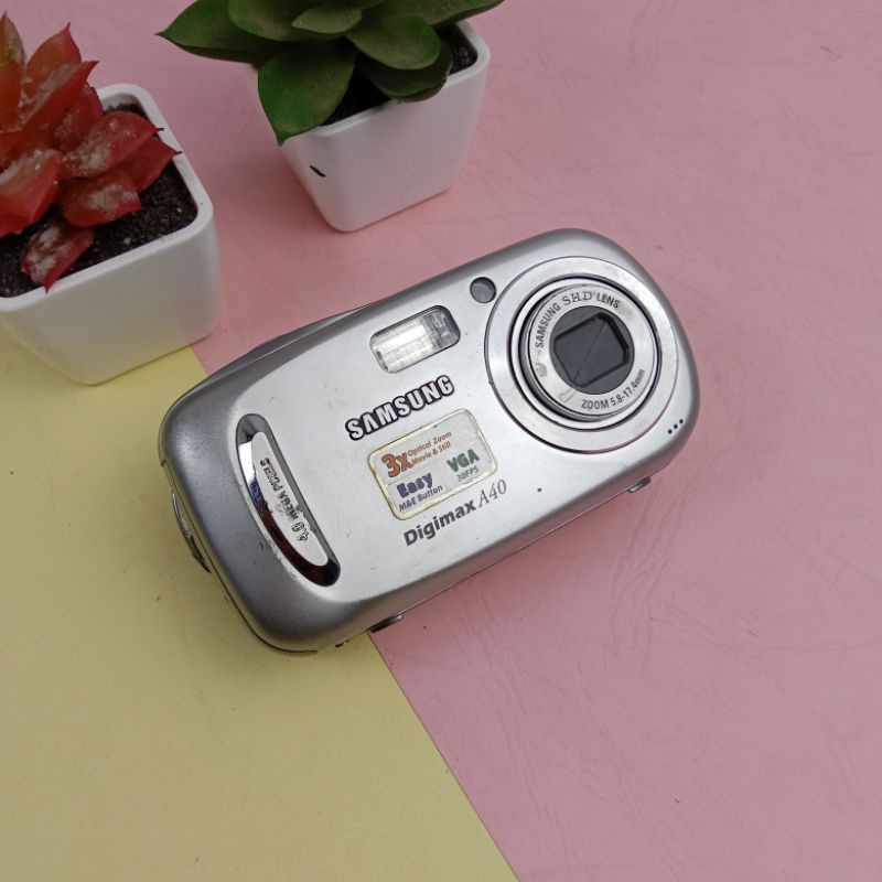 Kamera analog vintage retro jadul untuk pajangan, hiasan dinding, dan dekorasi-Samsung