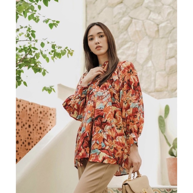 Benang jarum Camila blouse brown size S