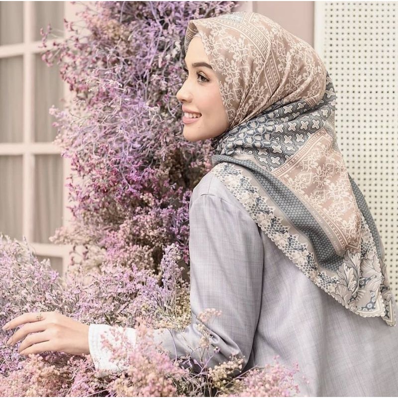 Julang Scarf by Wearingklamby PRELOVED