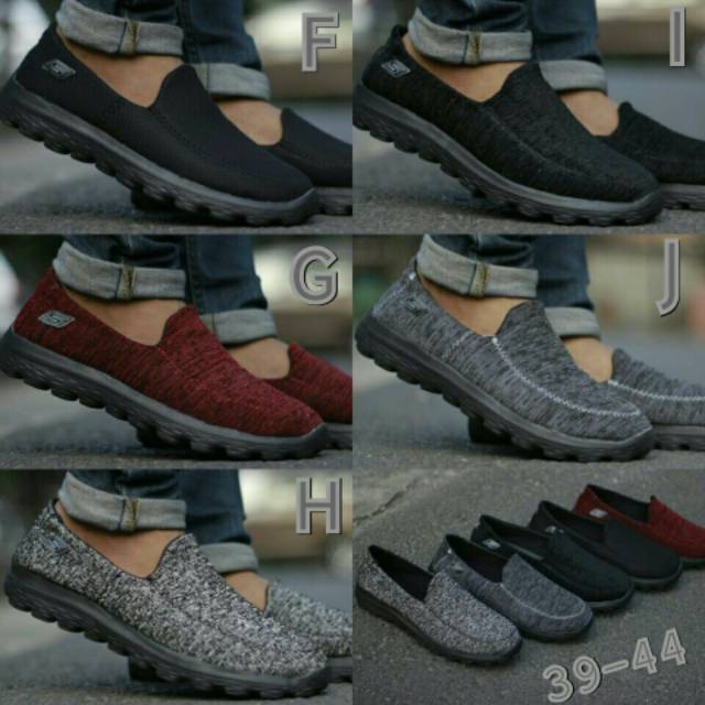 Sepatu Skechers slip on Pria, free kaos kaki