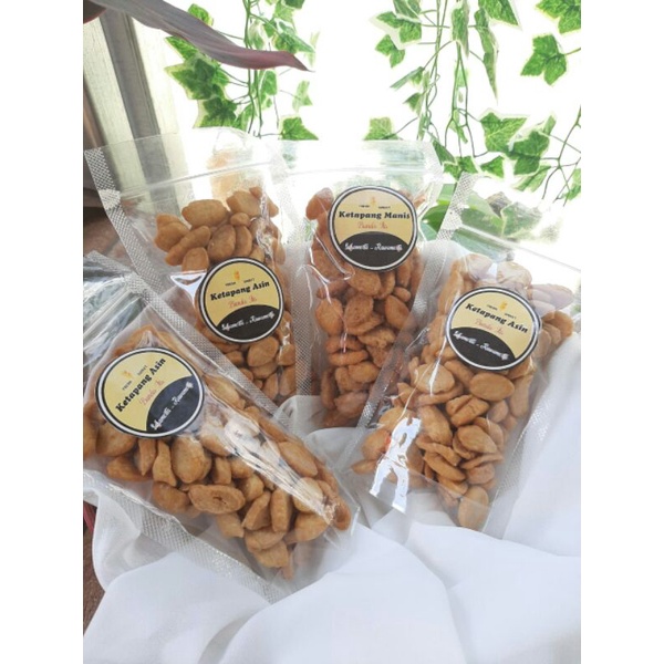 

kacang bawang goreng dan ketapang goreng asin/manis