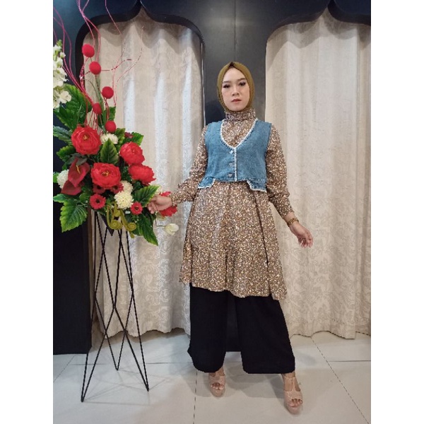 Tunik Sifon Motif Bunga Outer Mutiara Jeans Crop