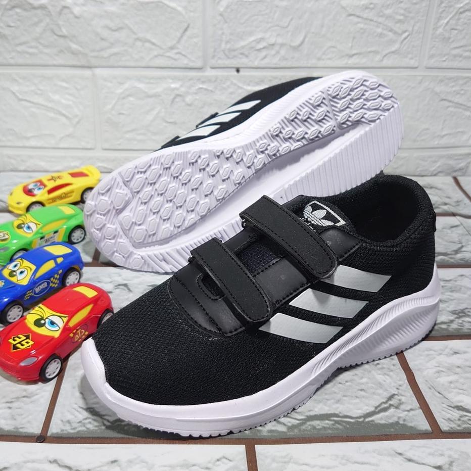 Recomended.. SEPATU SEKOLAH  SEPATU ADIDAS HITAM POLOS REKAT SEPATU ANAK SNAEKERS CASUAL RUNNING SPO