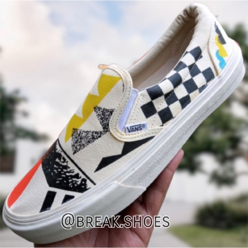 Sepatu sneakers vans moma slip on Laki dan perempuan