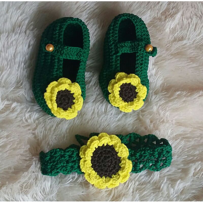 sepatu bayi rajut cewek cantik variasi bunga matahari bagus murah handmade langsung pengrajin