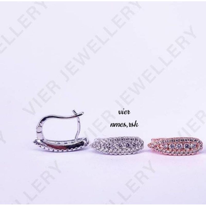 Anting replika berlian tusuk jepit ,vier setara dgn titanium,mata micro diamond yg dpake ditoko mas,awet,thn lama