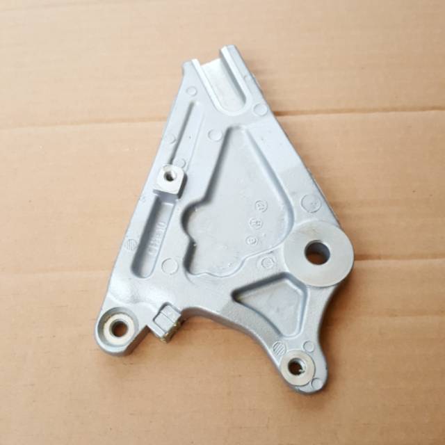 Bracket dudukan kaliper rem cakram belakang Supra X 125 karbu Original caliper rear kepala babi
