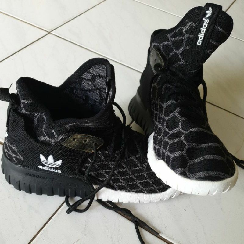 sepatu second adidas tubular size 41,5 vietnam
